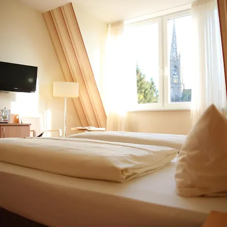 Loewengarten 4*