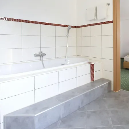 فندق Loewengarten 4*